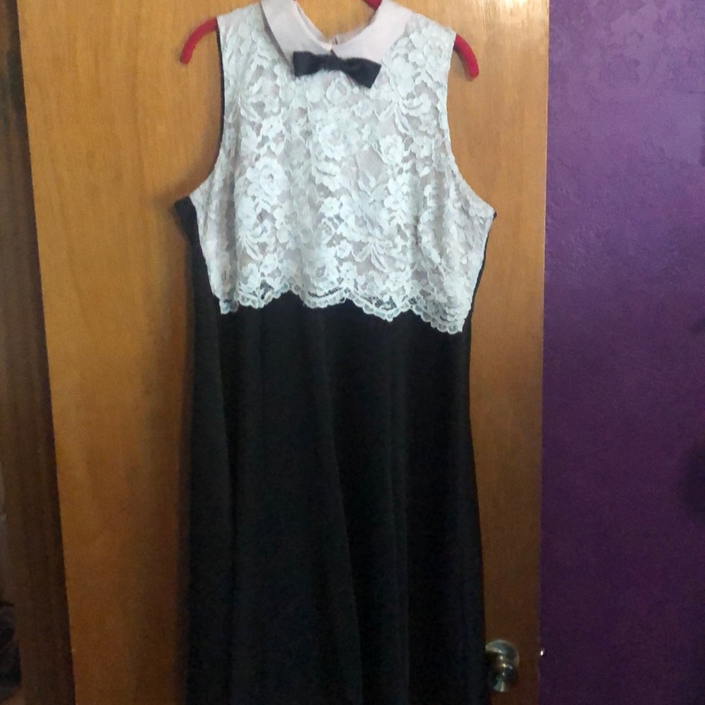 Eloquii dress with collar, bow, and lace detail